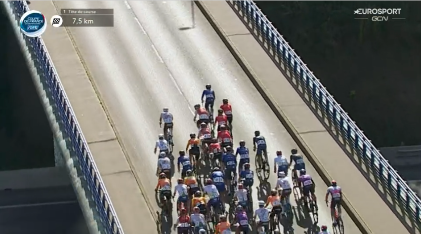 TeamCOFIDIS's tweet photo. Bientôt le dernier tour 🔔 et peloton toujours groupé malgré quelques attaques ! 

Allez le Coq ! 

#TDV23 https://t.co/ZfS5R1xeDJ