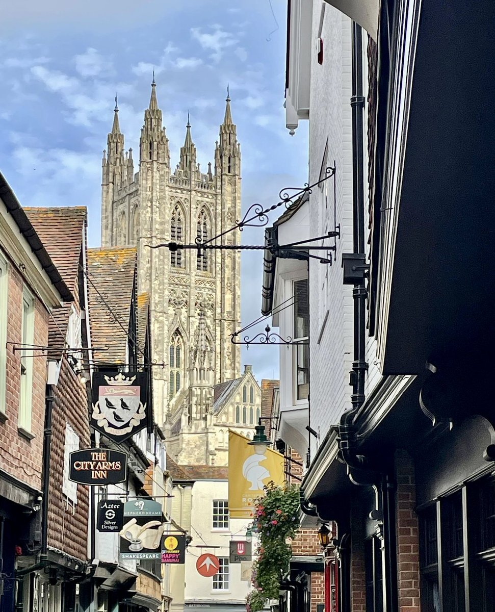 toevho's tweet photo. The skies above #Canterbury looking stunning today. We hope all our visitors to @CanterburyCCUni #AnswersDay have enjoyed exploring our amazing city too @CanterburyBID @VisitKent @CburyCathedral #cccu #WelcomeOctober https://t.co/QobRpLqNM0