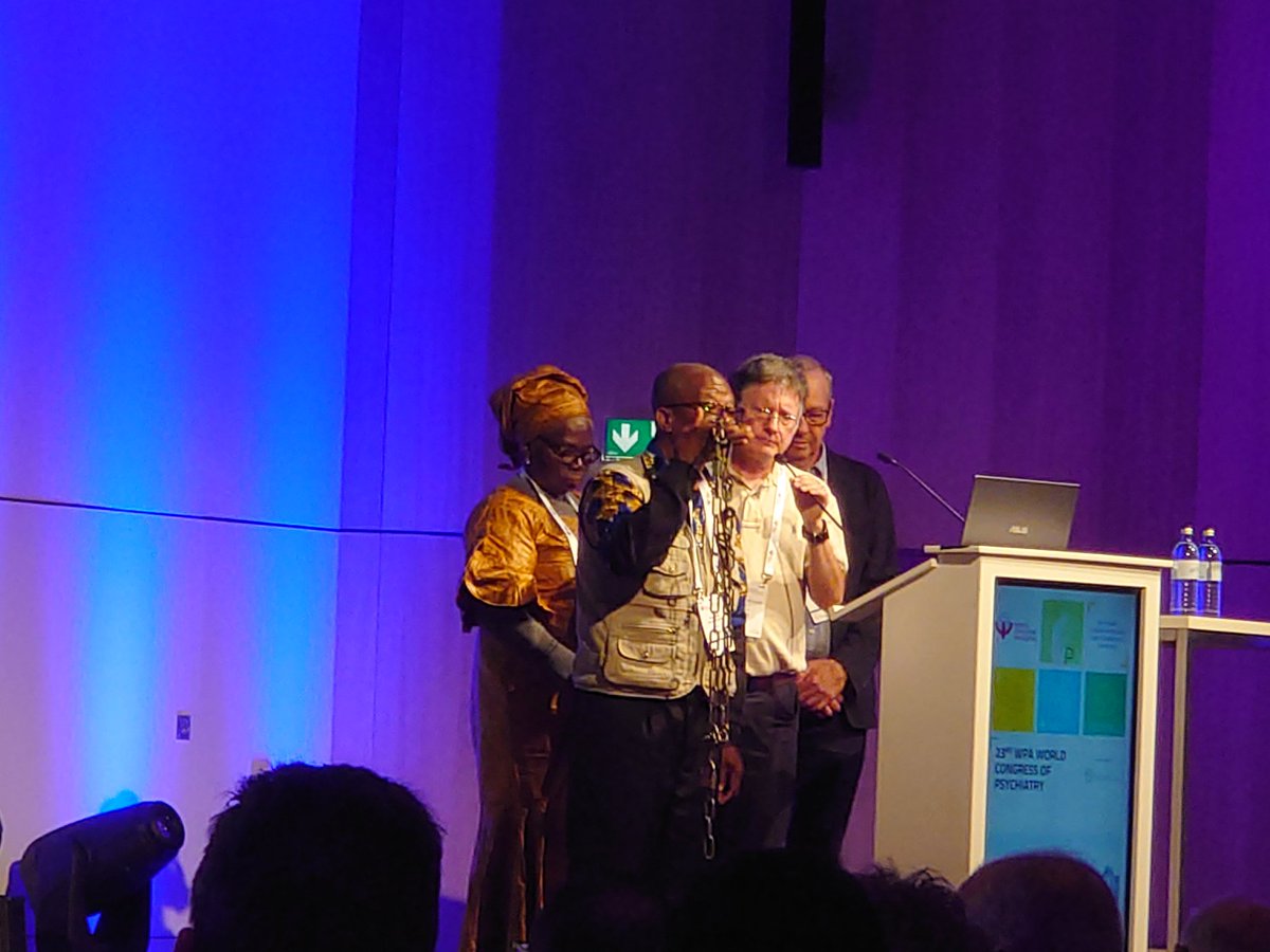 MPJTan's tweet image. A pioneer in fighting mental illness stigma in Africa despite huge personal challenges:
-Bankrupt
-No academic, let alone MH training
-Experienced depression
Highly impressive and richly deserved awardee.
Pic of him holding the chains used by others to tie "mad" people to trees.