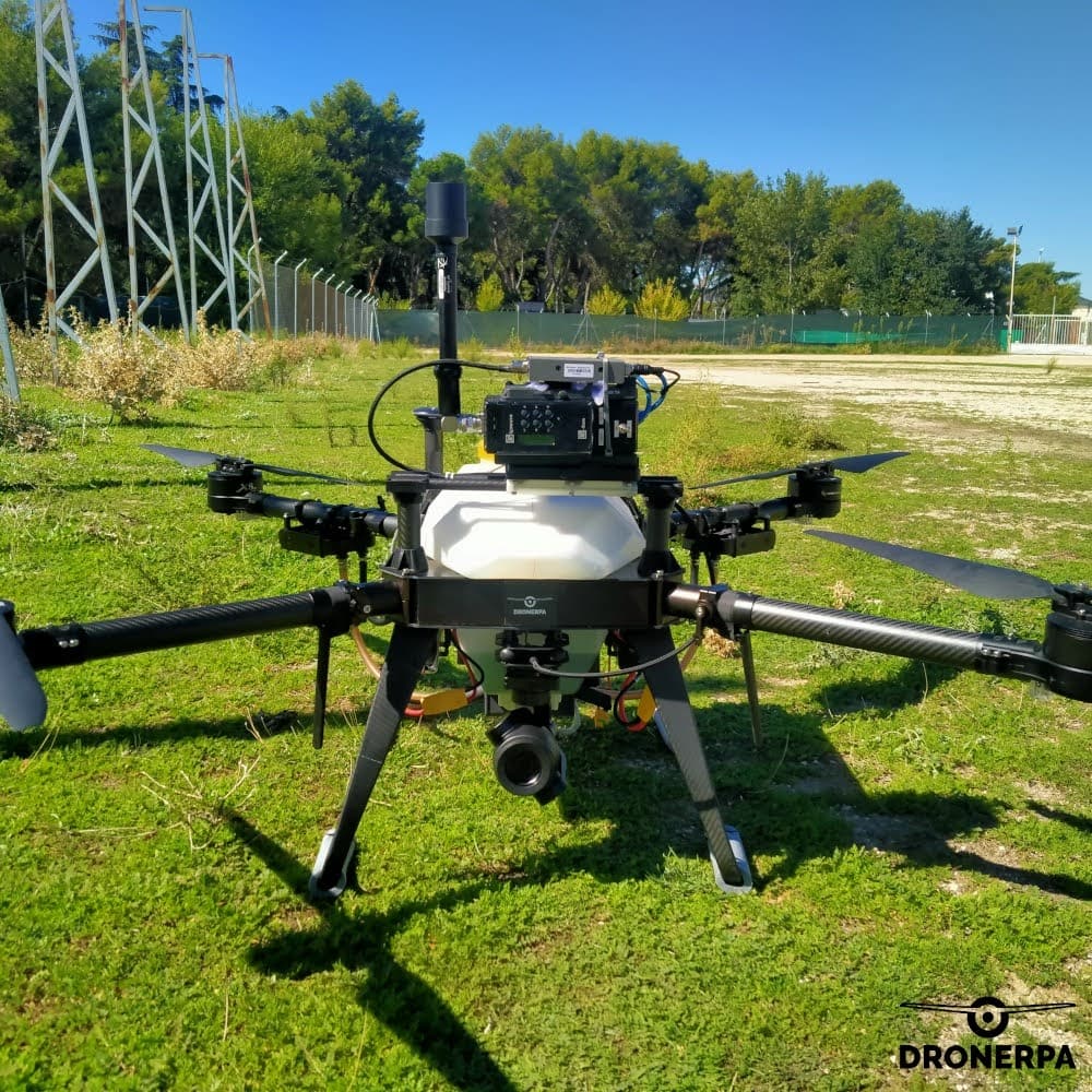 dronerpa's tweet photo. #dron híbrido para repetidor de comunicaciones con 4 horas de autonomía y rango ilimitado dentro de España gracias a su propia red de comunicación en banda propietaria. 

#dronhibrido #dronespaña #madeinspain #customdrone https://t.co/ZdY1H0PDBh