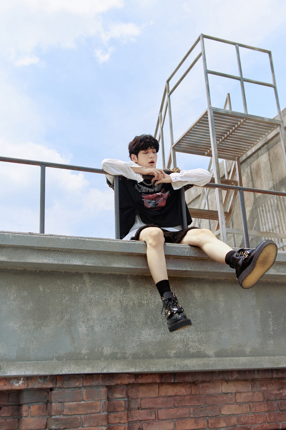 F7XNazkbwAAm_zb?format=jpg&name=large