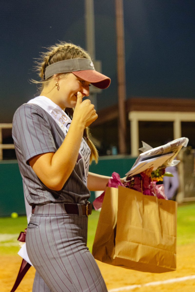 CaliWorsham's tweet photo. Senior night was on Thursday! It was a night full of so many emotions!! https://t.co/Za6e0wmdYl