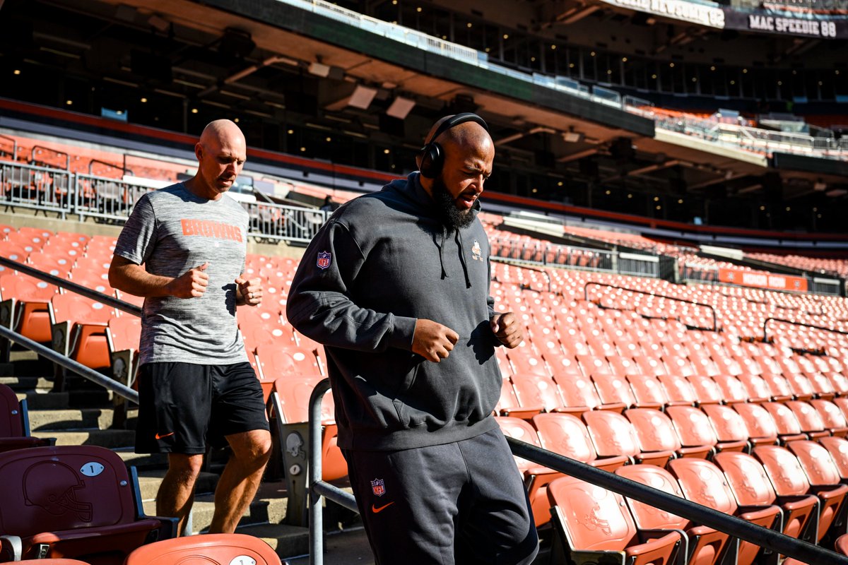 Greg Knapp was a beloved coach for 25 years. He was tragically killed by a distracted driver. To raise awareness for the dangers of distracted driving, we're carrying on his tradition of a pregame stair climb.

You’re up, @dallascowboys!

#DontDriveDistracted | #KnappStairClimb