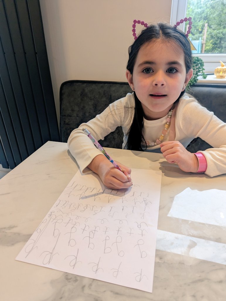 AliciaEmsell's tweet photo. @MundellaSwans Elsie has practiced her cursive letters today https://t.co/CjlzYlCLaN