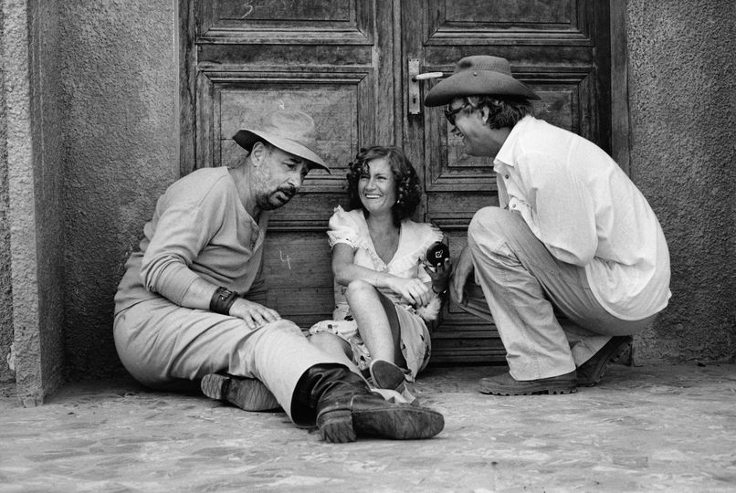 #PhilippeNoiret, Isabelle Huppert and director Bertrand Tavernier on the set of 'Coup de Torchon', (1981). 📣🎬🎞️📽️ #FilmTwitter #ClassicMovies #TCMParty #OnThisDay