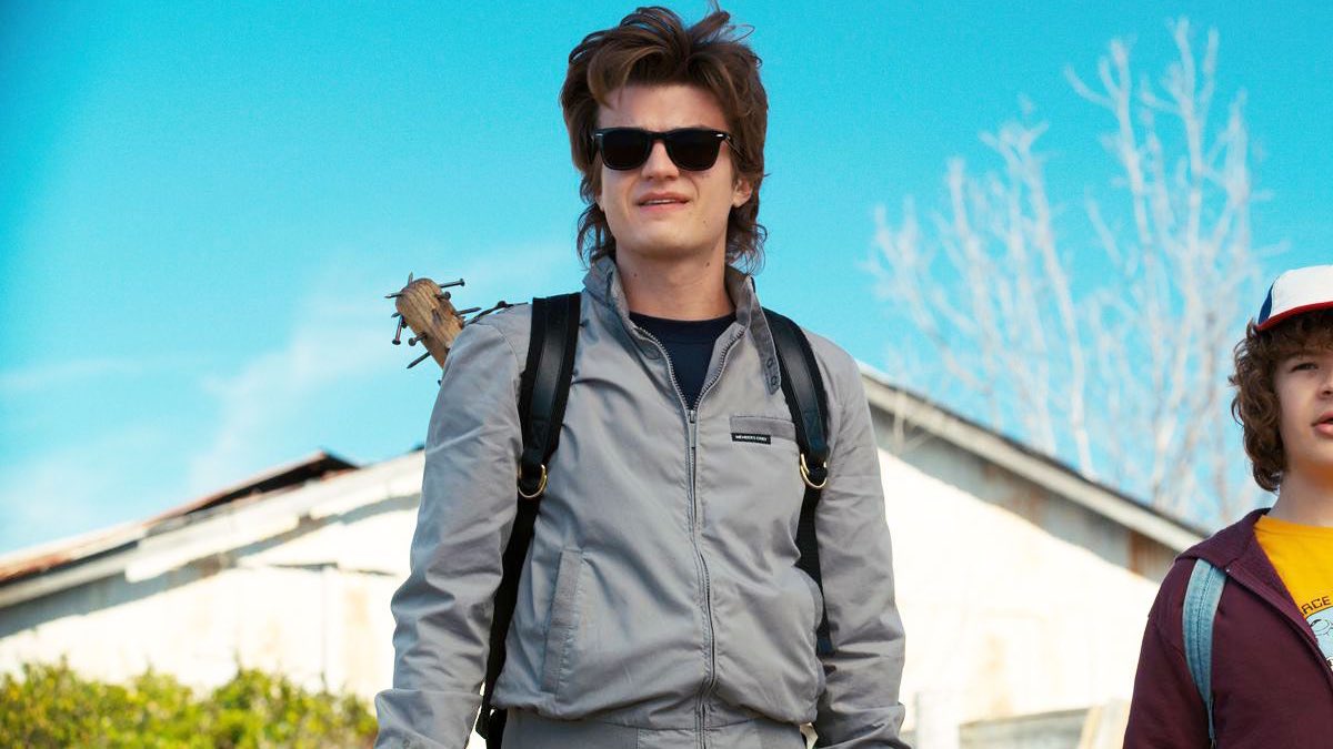 thinkharrington's tweet photo. happy october aka season 2 steve harrington month 🎃🍂👻 https://t.co/N2xB0KjYNU