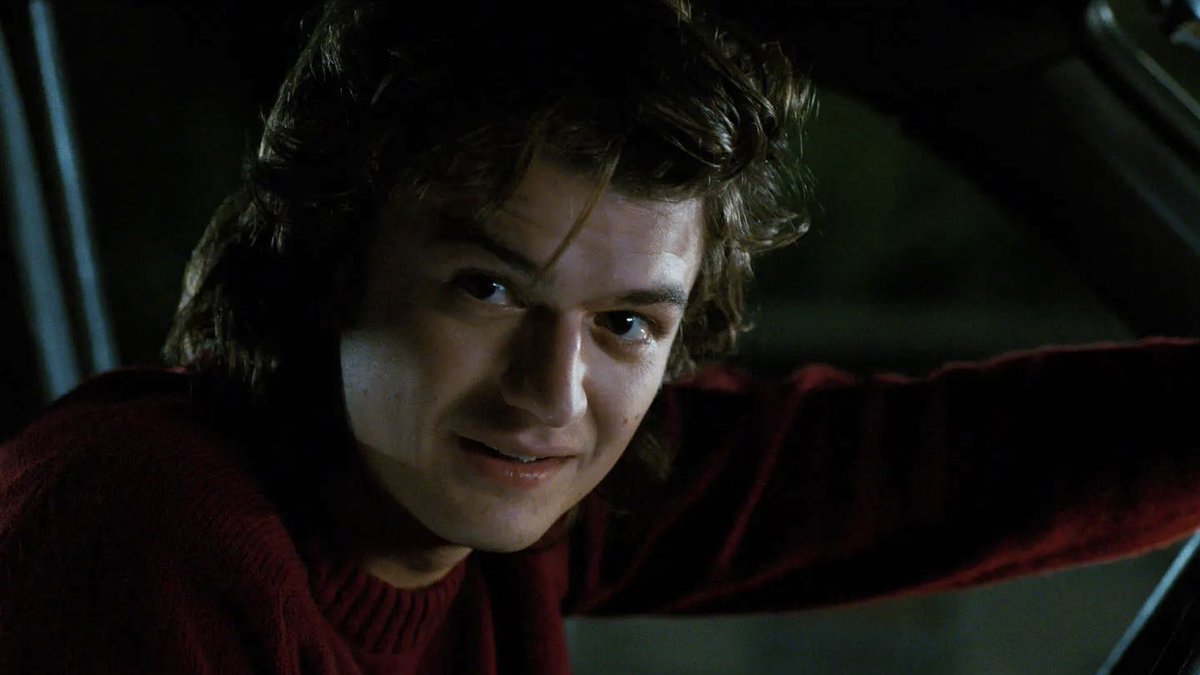 thinkharrington's tweet photo. happy october aka season 2 steve harrington month 🎃🍂👻 https://t.co/N2xB0KjYNU