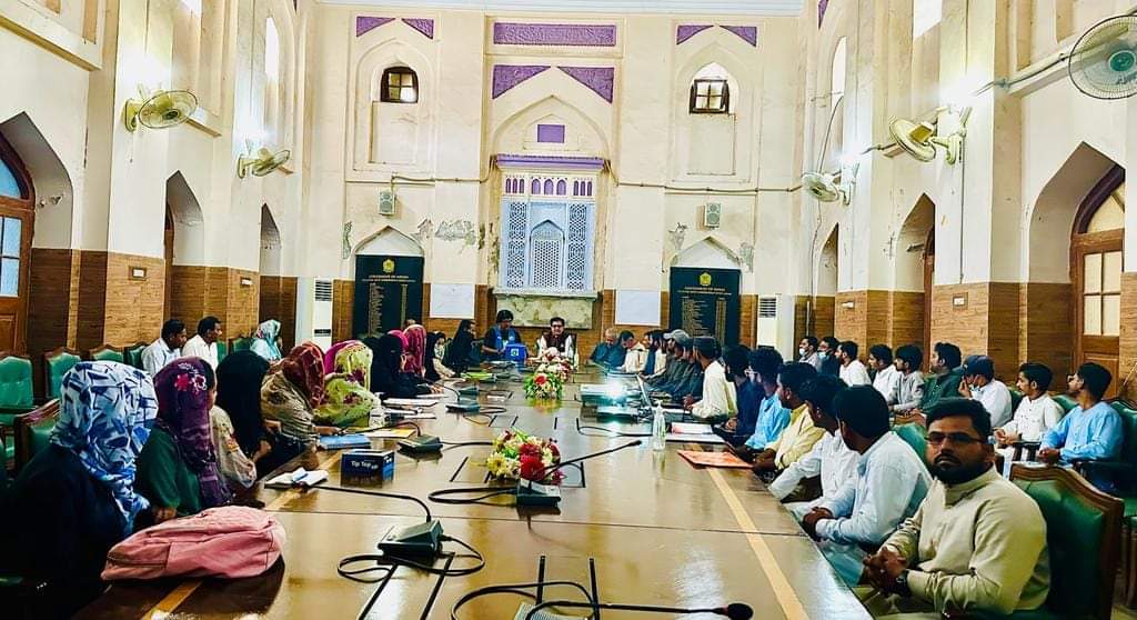 Deputy Commissioner Larkana Mr. Javaid Ahmed paid a surprise visit to the ongoing training of  the UC/taluka level independent monitors ( TUCSPs &amp; TTSPs) at Darbar Hall DC office Larkano. Deputy Commissioner interacted with UC monitors and appreciated their efforts.