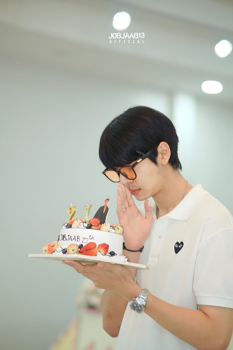 JobjaabOfficial's tweet photo. ✨ขอให้คำอธิษฐาน @JobbyNoo ของจ๊อบแจ๊บเป็นจริงดั่งที่ขอและปรารถนานะครับ สาธุ 🙏🏻
//เค้กก็น่ารักคนถือก็หล่อสุดๆ
#JobYosatorn
#NooJobby #หนูจ๊อบบี้
#ProjectJob27thBirthday
#JobBirthdayParty https://t.co/sG4SCNtnVM