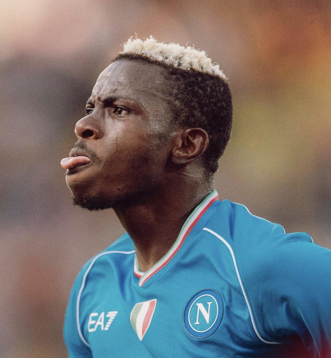 🚨 OFFICIAL: Victor Osimhen personal statement about Napoli &amp; his situation.

“Coming to the City of Naples in 2020 was a wonderful decision for me. The People of Napoli have shown me so much love and kindness, and I will not allow anyone to come between us”.

“The passion of the