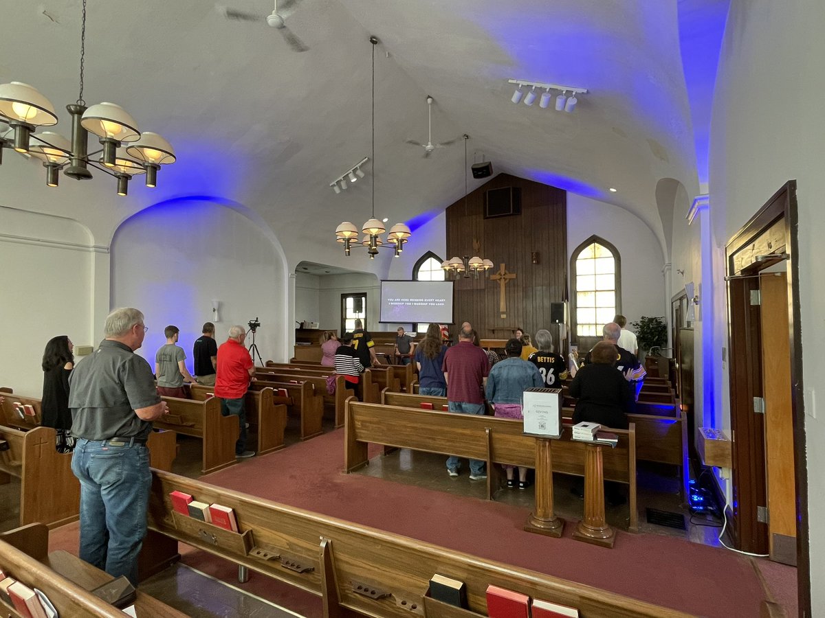 andrewclark92's tweet photo. Glad to be worshiping with @travelerschurchpgh this morning. Grateful for the partnership we have with this faith family. Continue praying that the gospel will continue to advance in the Pittsburgh area. Thank Arran Lake Baptist Church for your willingness to partner! https://t.co/MQdyOCQIYu