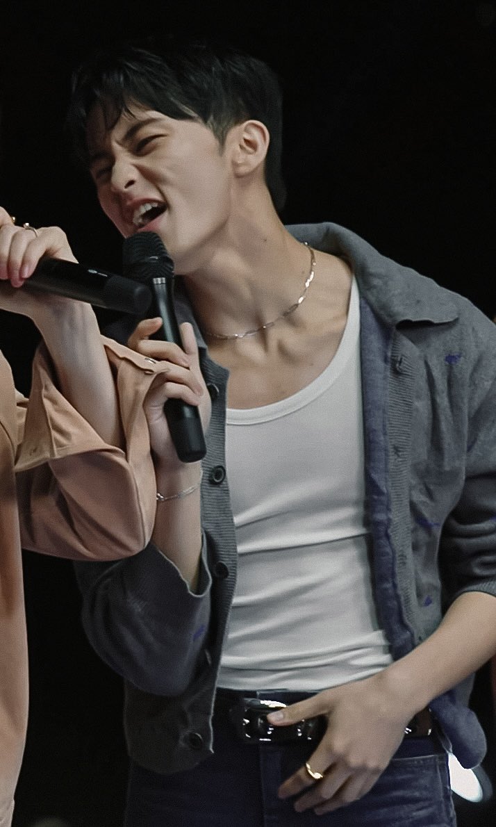 Ieemarkees's tweet image. mark lee in this fit