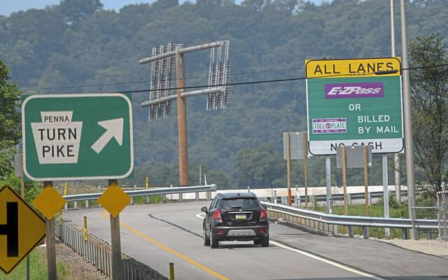 LPPAorg's tweet photo. 📆🧵 #OnThisDay, October 1st, 1940, the Pennsylvania Turnpike opened, the first superhighway in the US. It has been filled with financial mismanagement that  left drivers on the hook for the largest tolls of any highway in the world. It is time to abolish the Turnpike Commission. https://t.co/owpJVGZ0hv
