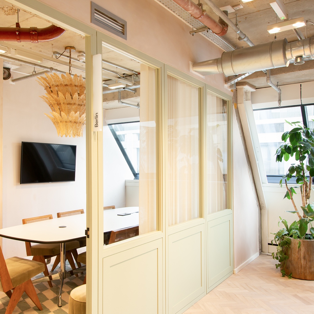 Team_ThemDesign's tweet photo. Part of Them’s work was to develop meeting room signage. This was inspired by the locations in which Founders Forum Group have hosted events and created ‘forums’. The hyper-vertical design nods to the overall finshes and textures of the office space.

#Branding #Them #Design https://t.co/gR6plbhq9F