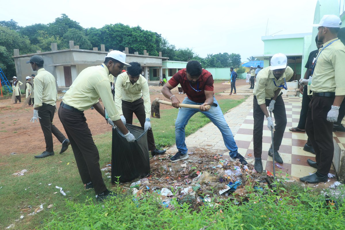nmietbbsr's tweet photo. #ShramdaanForSwachhata at Bhubaneswar's Dumduma Ward No. 64 by students and staff of NMIET today.
#GandhiJayanti2023 #Swcchabharat
#SwachhataHiSeva #MassCleanliness
#BhubaneswarGarbageFree #Bhubaneswar #GarbageFreeIndia #Cleanindia #GovtofIndia #Nmietofficial https://t.co/BOH1cTBvQb