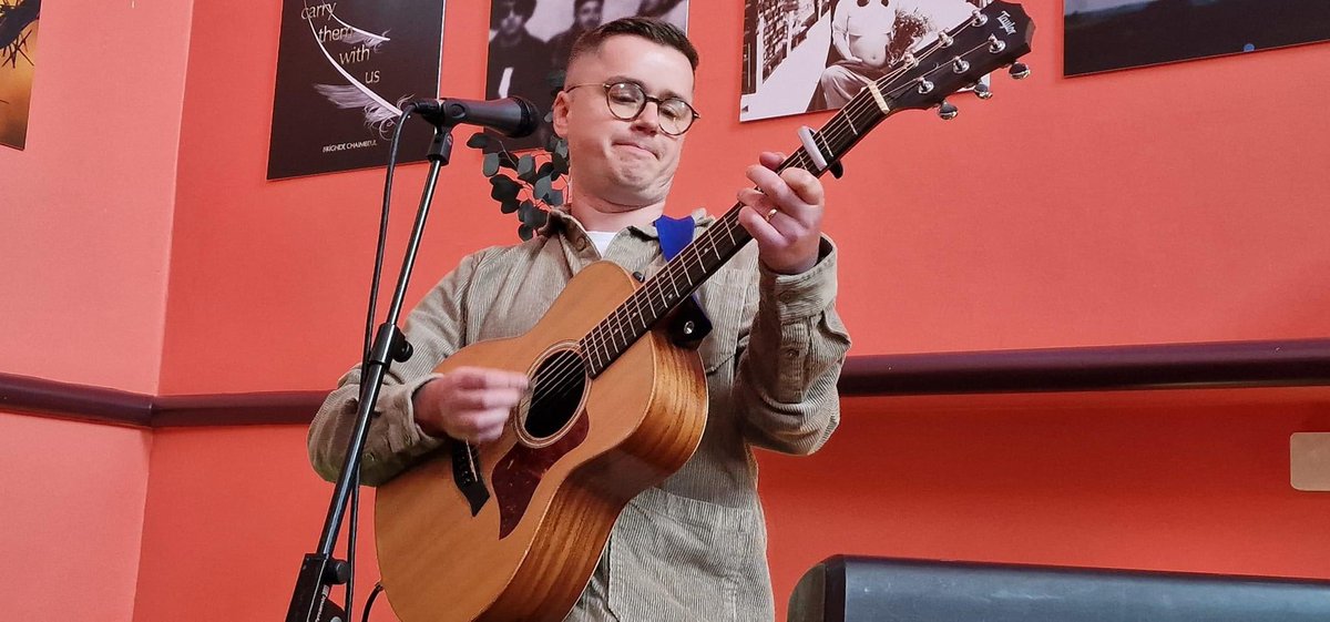 Great fun playing at the <a href="/Tolbooth/">Tolbooth</a> yesterday afternoon!
I’m off to Dunfermline Folk Club on Wednesday for more songs, tales and tunes - see you there 😁

📷 Keith Bache