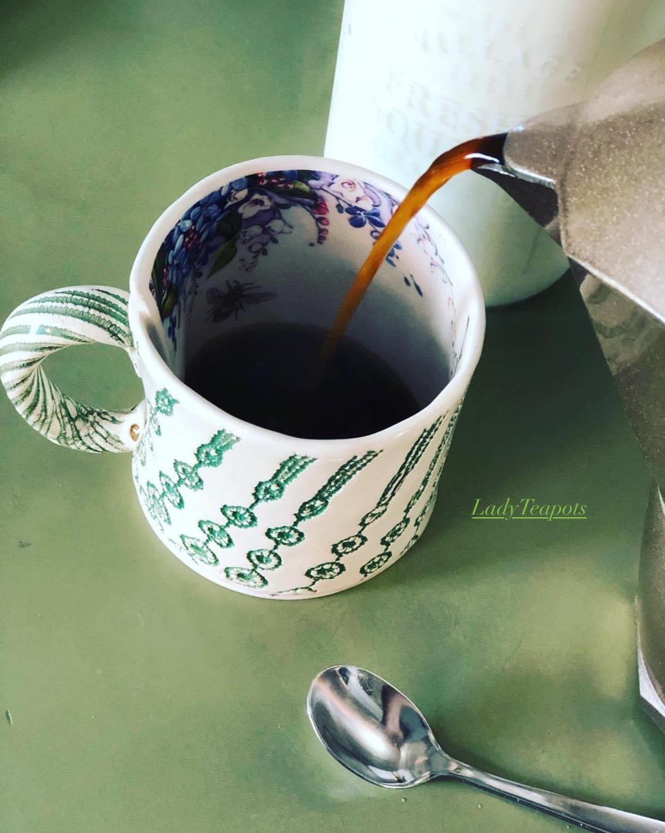 Happy #InternationalCoffeeDay 🥰 How do you take your coffee? 🍂☕️🍁