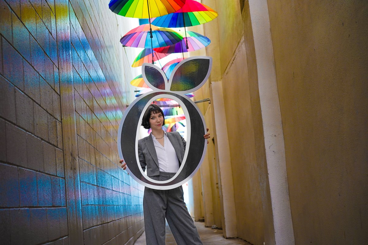 Orlando artist, Caris Baker, was just a little kid when she fell in love with being an artist.  Growing up with the narrative that "You can't make money doing art" she never dreamed her life would turn out the way it did.  Her amazing story can be found at theorlandolife.com/caris-baker