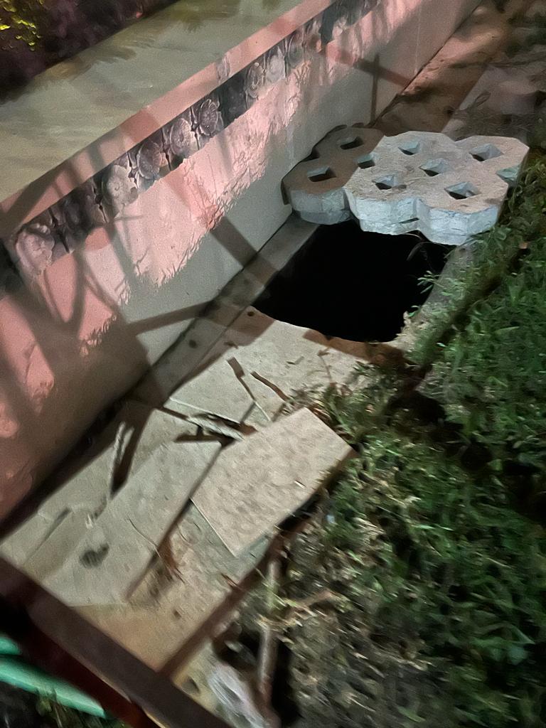ASHSRI17's tweet photo. @CeoNoida Good evening sir!
A very foul smell is emanating from the stagnant water in the drain outside our society . Some pictures are attached for ready reference. Request advice concerned for prompt action please. 
Regards 
Ashish Srivastava
R/O ACE GOLFSHIRE SECTOR 150 NOIDA https://t.co/VpVbpUVRiF
