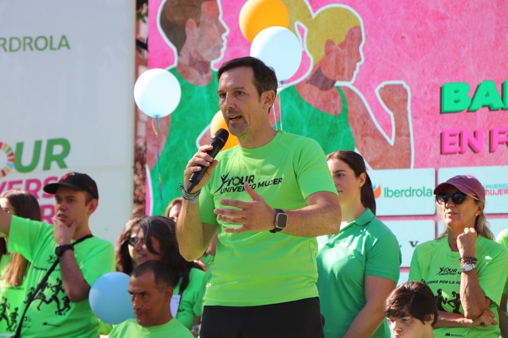 ppbadajozlocal's tweet photo. 🎽 El alcalde, Ignacio Gragera, el concejal de #Deportes, Juan parejo, y los concejales Antonio Cavacasillas y Elena Salgado han asistido esta mañana a la Carrera '#Badajoz en forma por la Igualdad'.
Tras la carrera se han entregado los premios y ls donación a #AspaceBadajoz. https://t.co/vOYsDke0AD