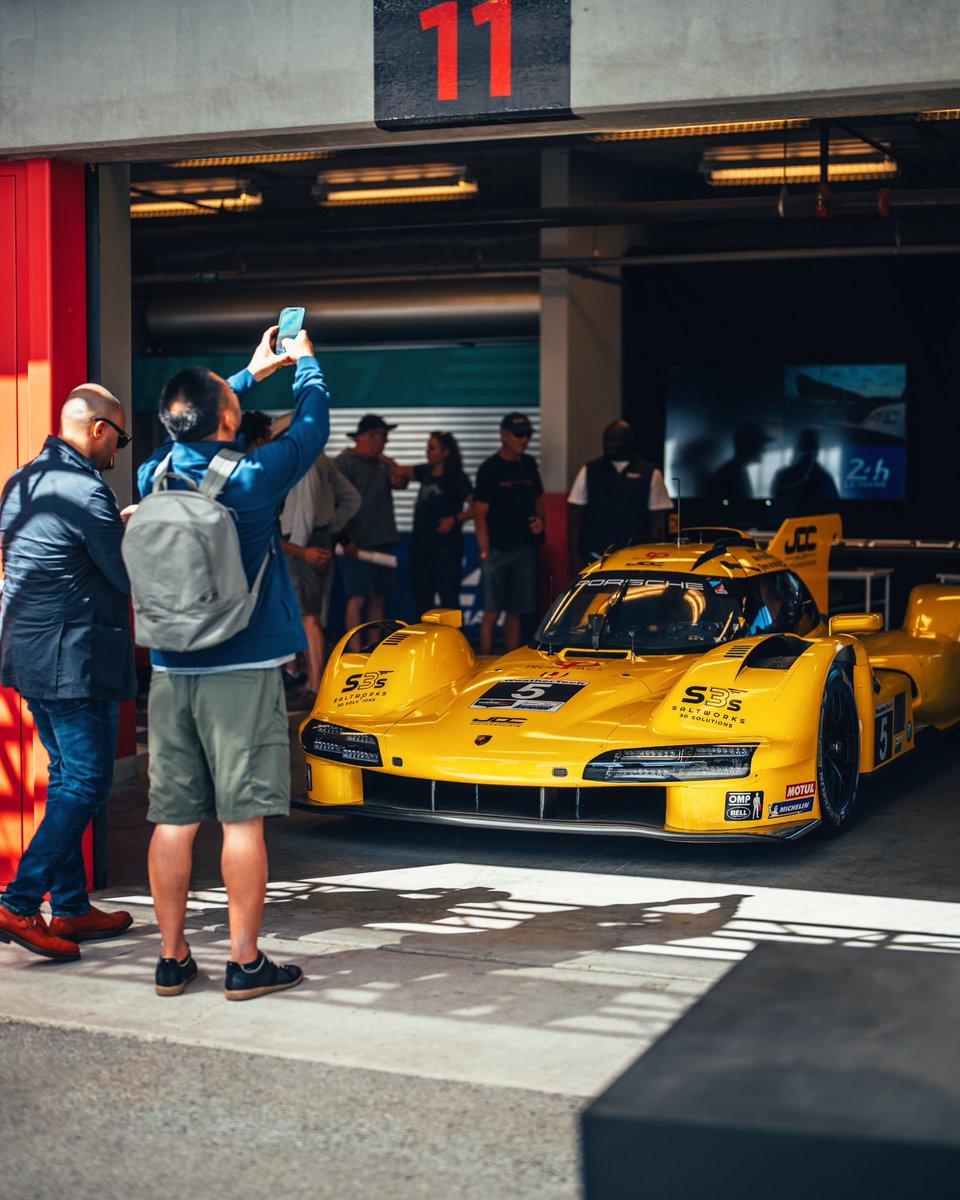 JensonButton's tweet image. The @JDCMiller Porsche 963 I’ll be racing @IMSA Petit LeMans in a couple of weeks is on show at Rennsport Reunion Laguna Seca today.

Who thinks she looks 👌🏽?

📸 credit @richardpardon