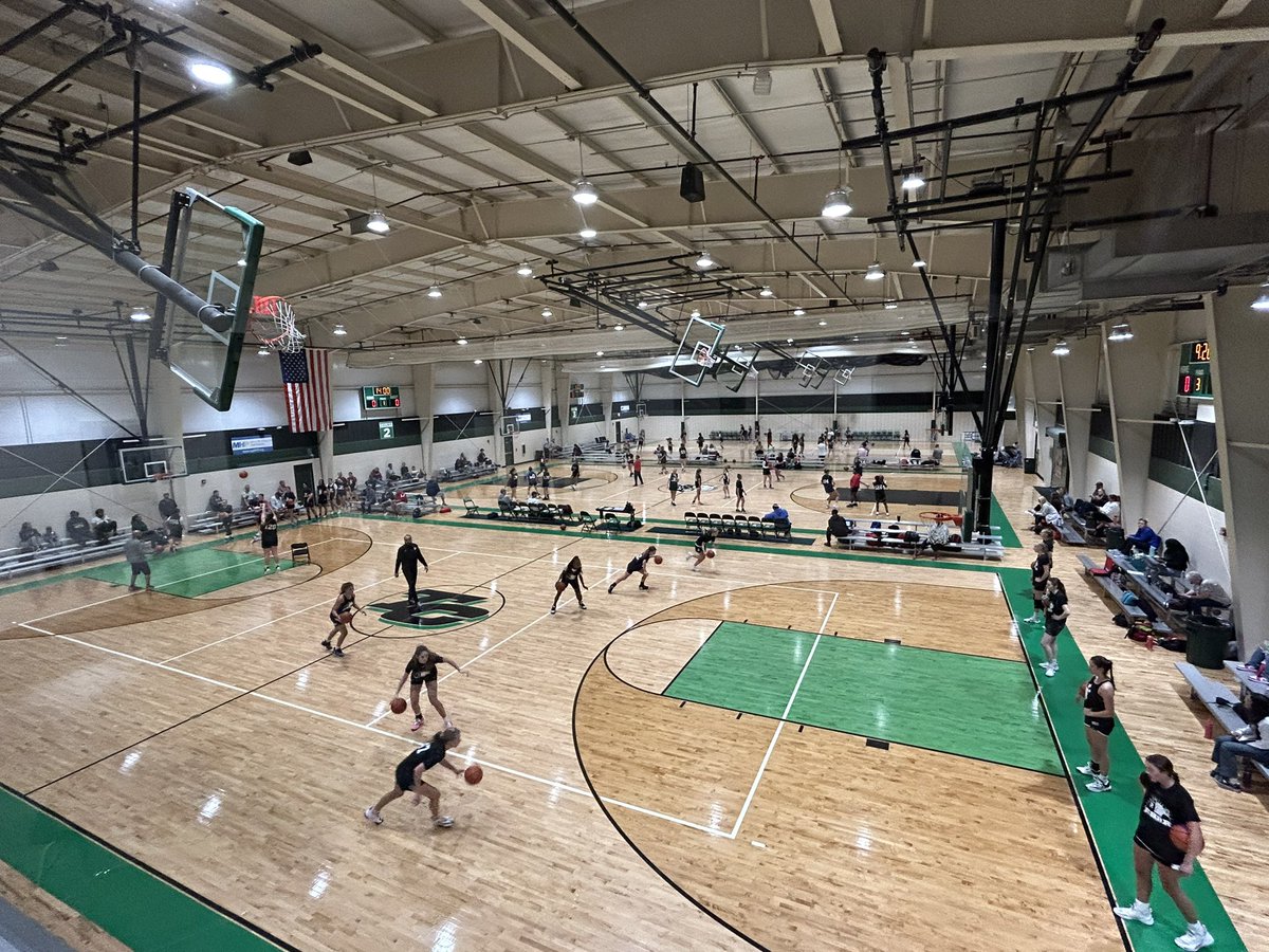 coachbeckett's tweet photo. 2023 Indiana Preseason Prospect Camp
And we are off…
Drill station work for the next hour
Ladies getting after it 👀🏀
#PPC23 https://t.co/Jr3aZxGz7f