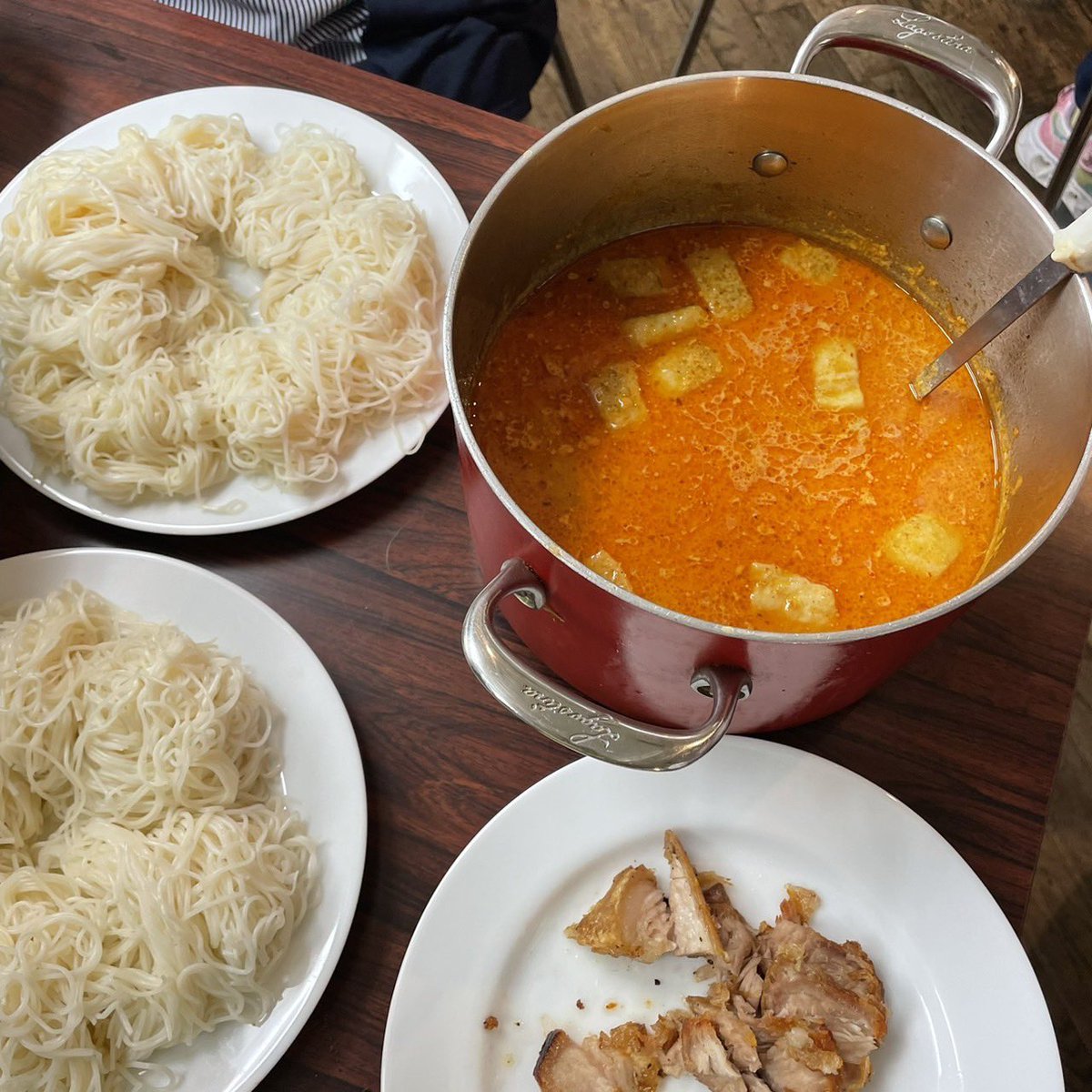 angkordining's tweet photo. 🌝第14回🇮🇳🇰🇷🇮🇩🇵🇪🇰🇭🇻🇳🇰🇭🇵🇪🇳🇵🇯🇵🇷🇴🇰🇭🇰🇭🇮🇹🇰🇭

今回は中秋の名月✖️満月
というサイコーの開運日でした

メニューはだいたい主人と相談するのですが　焼いちゃえ！🍖と😆カンボジア焼肉を中心にカレー生春巻きというラインナップでした
次回もぜひお楽しみに❤️

#満月会
#あやしい会
#フリーダム https://t.co/D3F5BQoBOm