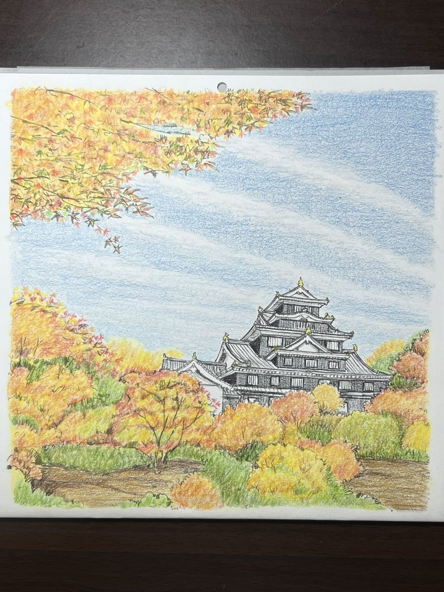 yoshiiro2020's tweet photo. 恒例の大人の塗り絵カレンダーより、【10月 岡山城（岡山県）】紅葉の塗り方がよく分からなくて適当。（笑）岡山県にはちょっとご縁があって、何度か通ったのだが、丁度その時はお城の改修工事に当たってしまい、結局見れずじまいだった。（泣）
#大人の塗り絵カレンダー #岡山城 #カリスマカラー https://t.co/ZtXnlzC7xP
