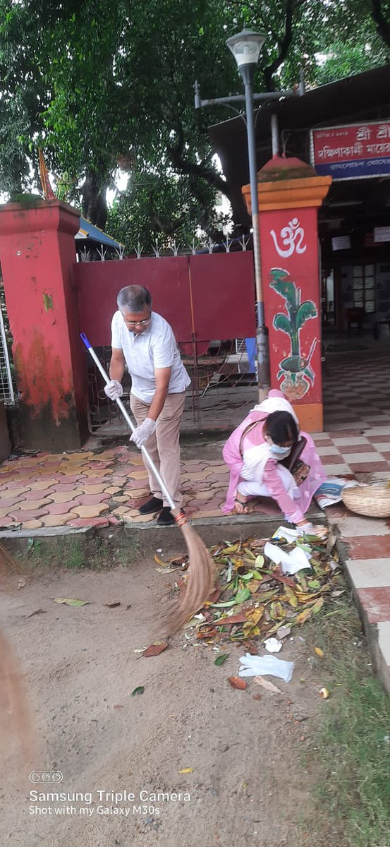SDRD_NSSO's tweet photo. Swachhata campaign 3.0

"Sharamdan event" organized by SDRD, NSSO at Alam Bazar, Ganga Ghat, Kolkata on 01.10.2023.
@GoIStats 
#SwachhataCampaign #Shramdaan #SwachhBharat #swachhNSSO #swachhSDRD https://t.co/guF6gtn8DA
