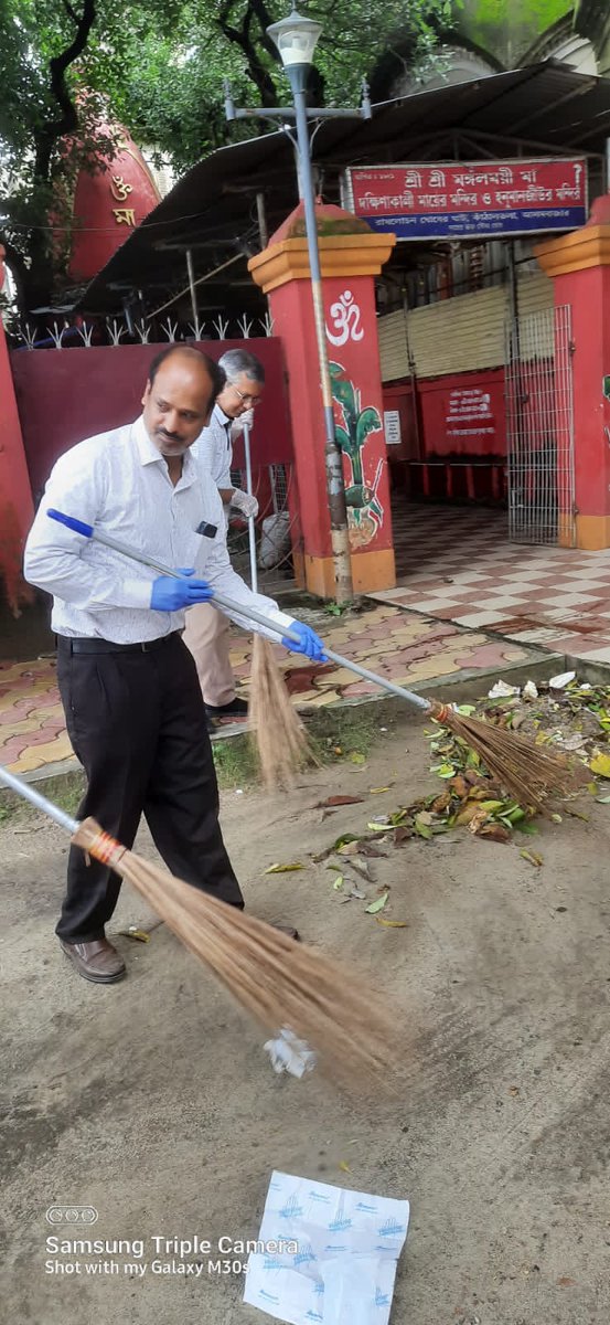SDRD_NSSO's tweet photo. Swachhata campaign 3.0

"Sharamdan event" organized by SDRD, NSSO at Alam Bazar, Ganga Ghat, Kolkata on 01.10.2023.
@GoIStats 
#SwachhataCampaign #Shramdaan #SwachhBharat #swachhNSSO #swachhSDRD https://t.co/guF6gtn8DA