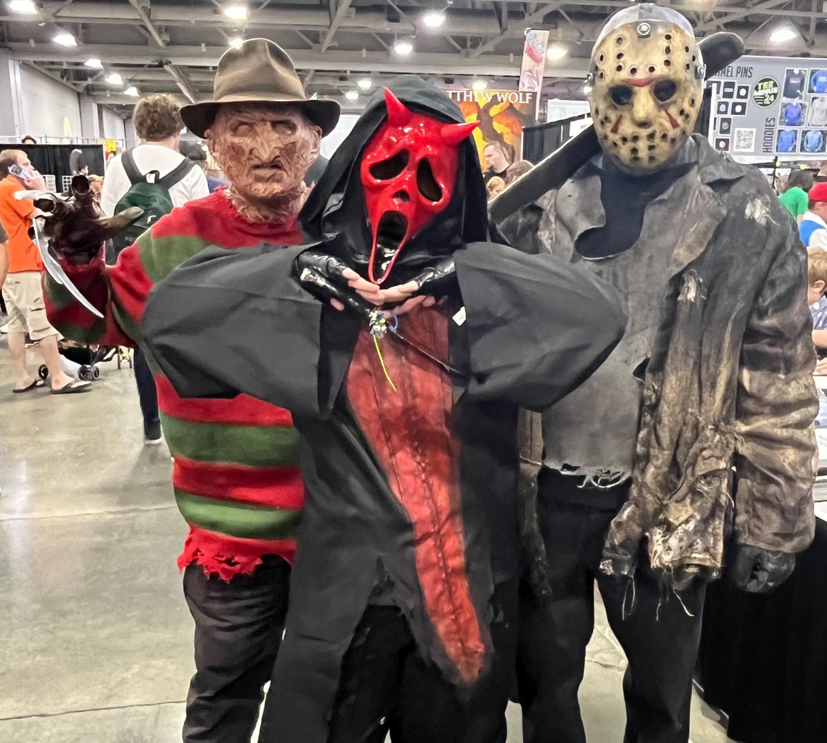 Teaghoulart's tweet photo. Quick ghostface cosplay drop bc I like these pics *epic kickflip* https://t.co/wurbE4f7tC