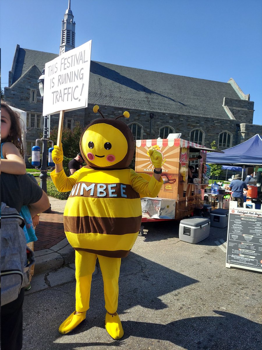 Well this is the most #Takomapark thing ever... 🐝🪧 #yimby