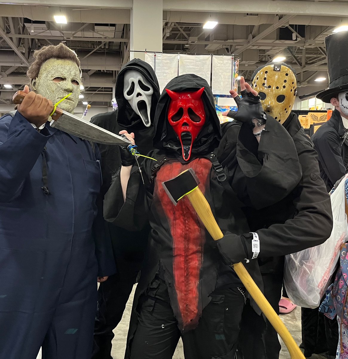 Teaghoulart's tweet photo. Quick ghostface cosplay drop bc I like these pics *epic kickflip* https://t.co/wurbE4f7tC