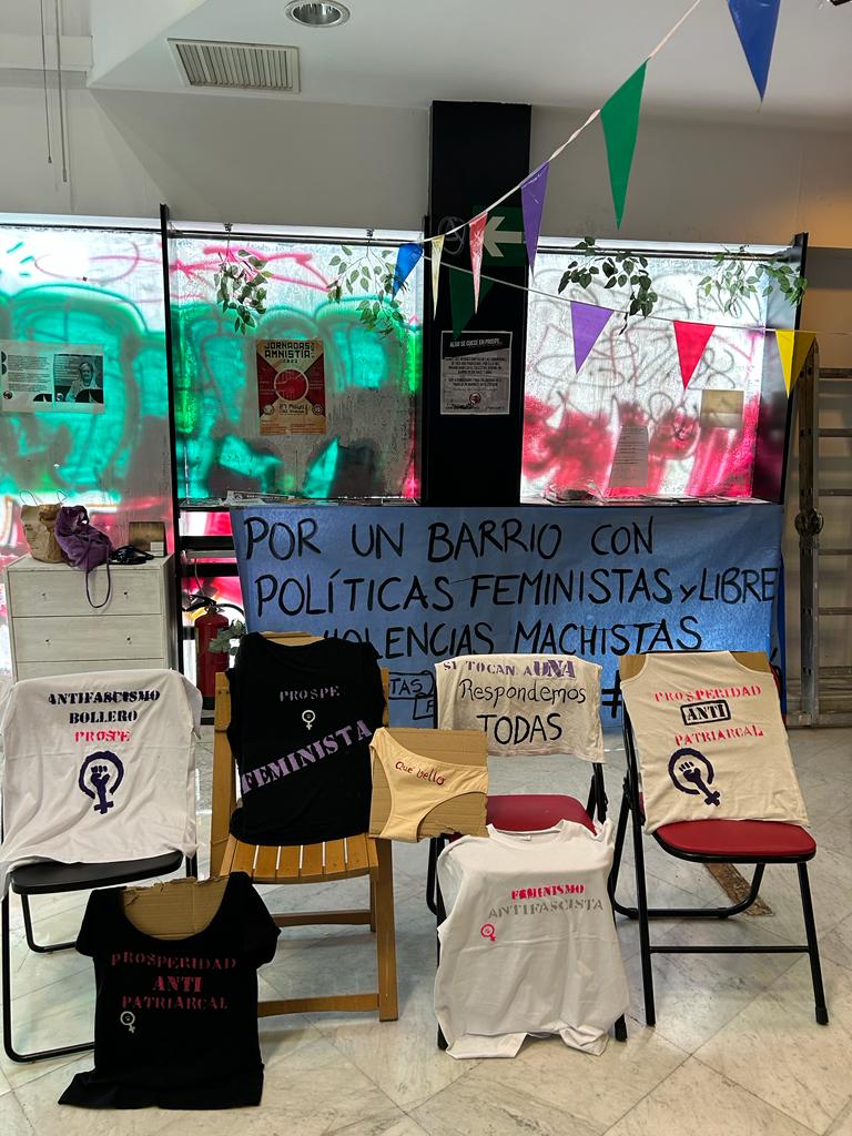 feministasprosp's tweet photo. Hoy hemos estado tuneando camisetas en Amparitxu, con aperitivo y música, para cerrar las fiestas del barrio 🥳⚧ https://t.co/2qh4aNSuJH