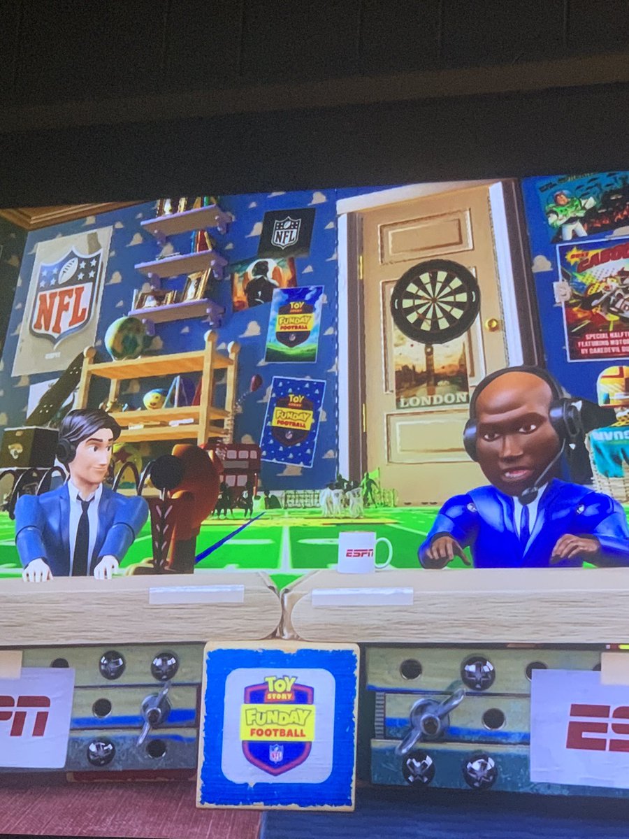 ThisIsTez_'s tweet photo. Is this celebrity deathmatch? 
#ToyStoryFundayFootball #toystory #NFLLondonGames https://t.co/LK8DoLnpqP