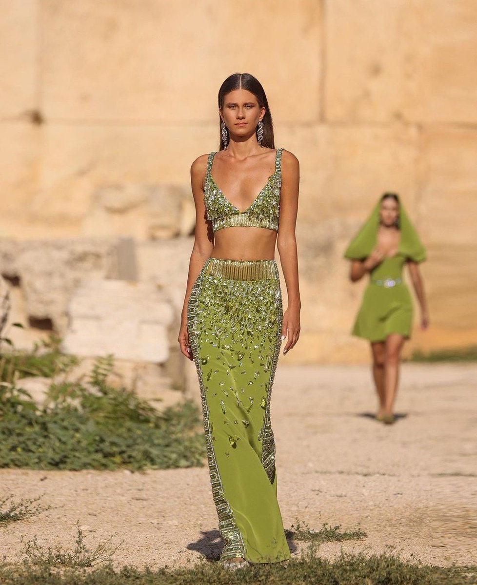 nrkhwnd's tweet photo. Georges Hobeika's collection  "Goddess of Love" ss24 that took place in the ancient Roman ruins of Baalbek, Lebanon is to die for. https://t.co/coNekcOsMK