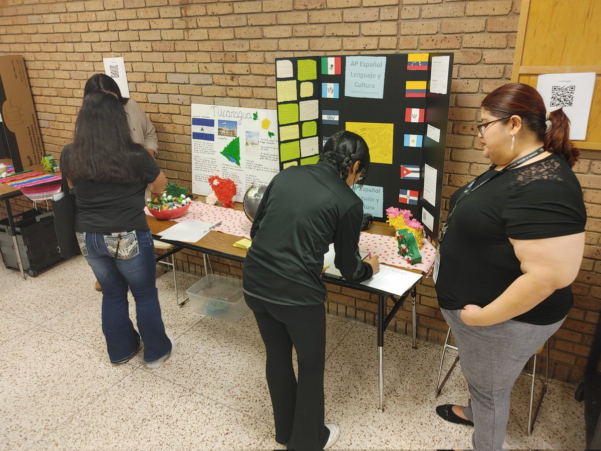 Yesterday, the incredible <a href="/HNasky/">Holley Ann Nasky</a>, <a href="/SendMawesome/">Mary Anne Send</a>, and <a href="/LiteraryMrG/">mr. gonzalez</a> lead an awesome AP Super Saturday. Teachers and students from all over <a href="/IrvingISD/">Irving ISD</a> previewed the AP experience, increased their organizational skills, &amp; visited w/ teachers about their courses. 
#IISDreimagined