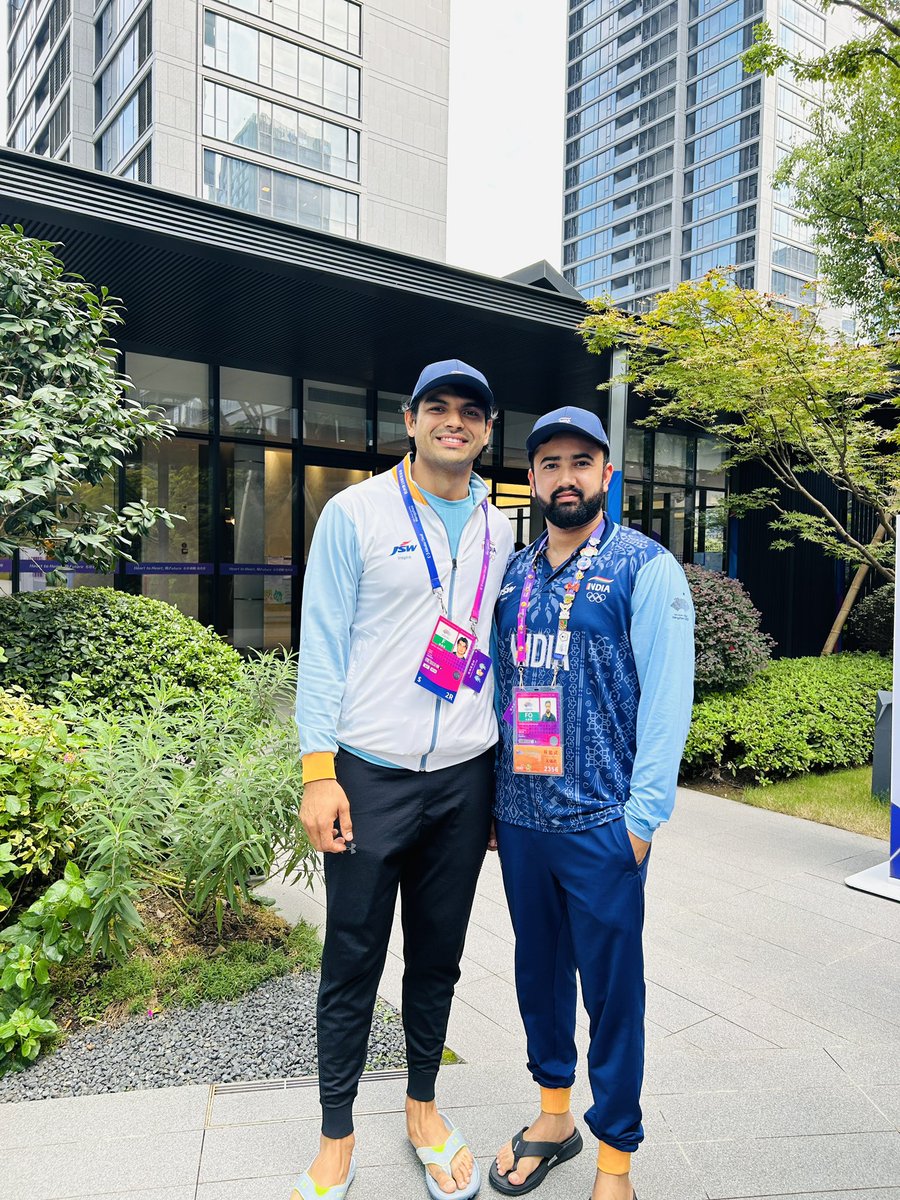 askdr_ut's tweet photo. Just another day roaming around in Asian Games Village.
Elite athletes in the house.
#asiangames #physio #neerajchopra #rinkusingh #yashasvijaiswal #ravibishnoi #aaveshkhan #shivamdube #drut https://t.co/iPp4zWfuT5