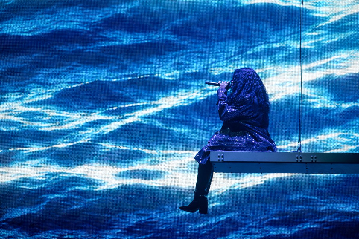 BostonDotCom's tweet photo. In the SOS Tour, which set sail at TD Garden Sept. 30, SZA fleshes out the concept of her album into a fully-fledged production. https://t.co/aRxnPGBevI https://t.co/zRN8iEVYq8