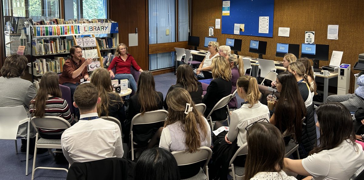 Thank you to the amazing @evecsmith for a great afternoon talking about her latest book “One” & super thank you to @w_illiamdavies for leading the interview @EwellLib @SurreyLibraries last week’s #Authortalk thanks to @FourbearsBooks for supporting with book sales & @OrendaBooks