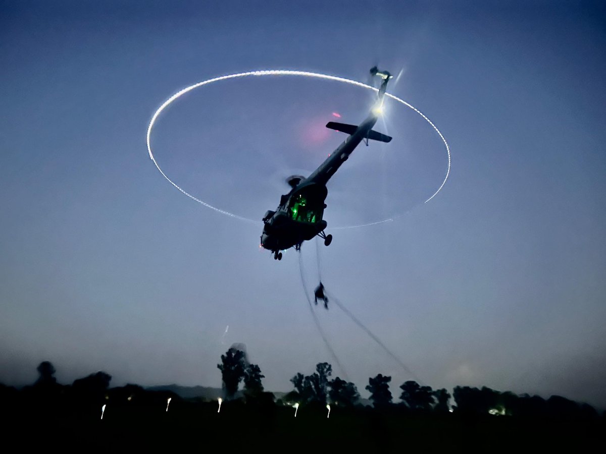 westerncomd_IA's tweet photo. #ChargingRAMwarrriors  #KhargaSappers &amp; #PineBrigade practiced Deep Insertion Behind Enemy Lines by #SpecialHeliborneOperations in seamless synergy with #IAF to #StrikeFastStrikeDeep. 
#KhargaCorps
#ImposersOfNationalWill
@adgpi https://t.co/a3b4N9UTYb