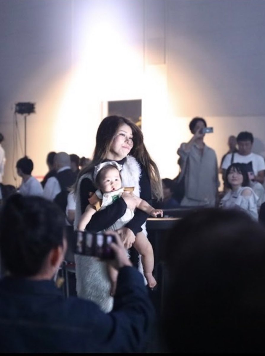 rrR151ra's tweet photo. KKLIVE大阪MAIN
6/1209人
ゴルドラで初めて
FTの紹介を見て
ねおちゃんを抱いて
あのランウェイを歩きたいって
心に誓ってから数ヶ月
夢叶いました😊♥️
次はねおちゃんに🏆✨を抱かせます。
@KKLIVEJAPAN https://t.co/d0j9ulUGHl