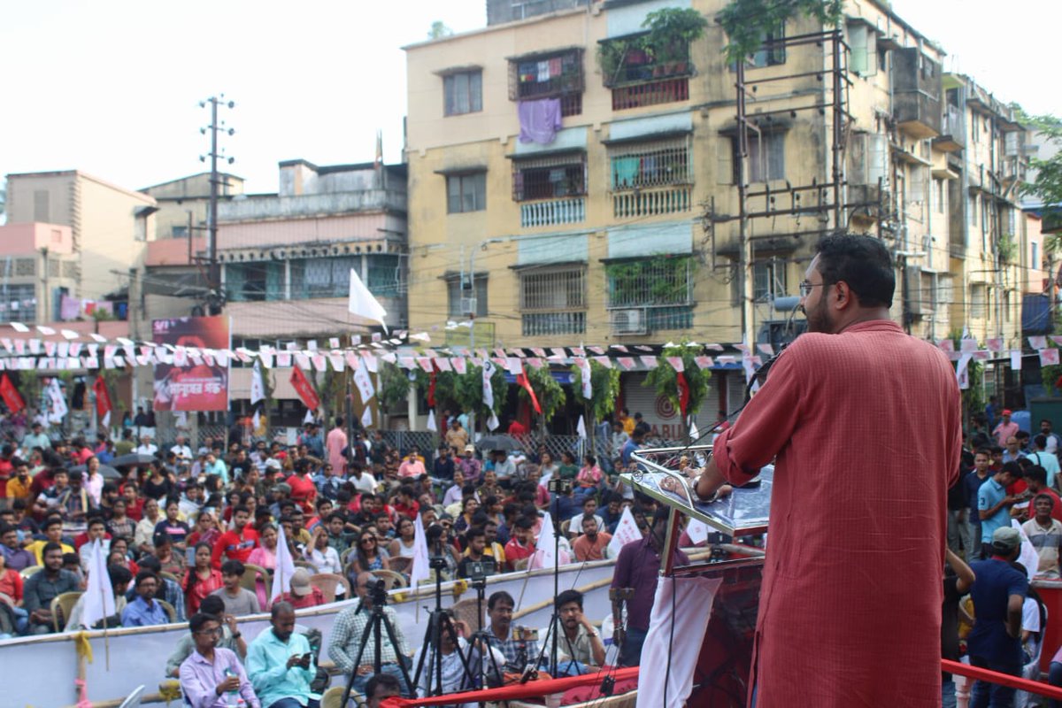 akashkar00's tweet photo. ঐতিহাসিক ছাত্র সমাবেশ!
এস এফ আই
উত্তর ২৪ পরগণা জেলা কমিটি!

টিএমসিপি বাঁধা দিলেই এস এফ আই এর স্পষ্ট কথা ' মওসম আব বিগড়নে ওয়ালা হ্যায় '
✊🏻 https://t.co/hSWhTEWA1p