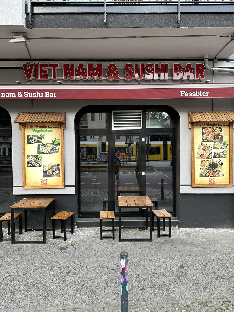 Why do so many Vietnamese 🇻🇳 restaurants in Berlin also serve sushi? 🇩🇪