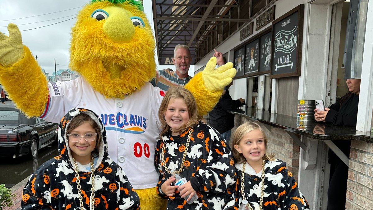 BlueClaws's tweet image. 🍜 A rockstar at #Chowderfest!