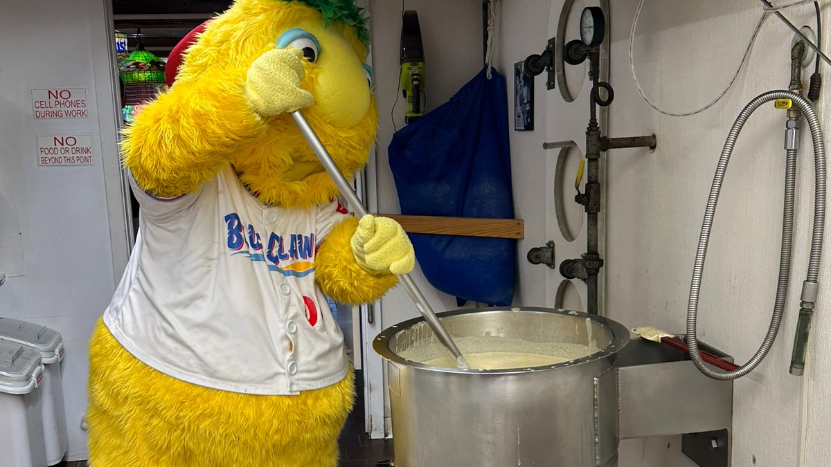 BlueClaws's tweet image. 🍜 A rockstar at #Chowderfest!
