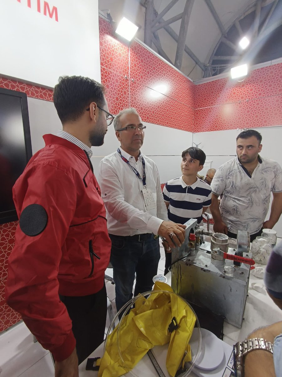 TEKNOFEST İzmir de Şehit Halil Kantarcı Anadolu İmam Hatip Lisemizin öğrencileri tarafından geliştirilen projenin sunulduğu standını Başkanımız Yavuz Yılmaz ile  ziyaret ettik.