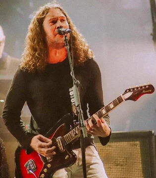 hourly ray toro 🎸 (@hourlyraytoro) on Twitter photo 