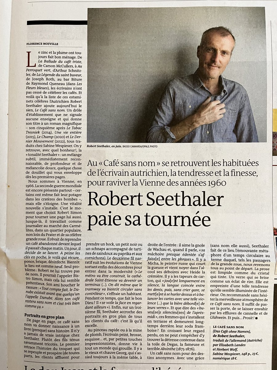 « (La prose) est empreinte d’une telle tendresse qu’elle semble illuminée de l’intérieur. On recommande sans hésitation la merveilleuse atmosphère…» Très belle critique littéraire dans « Le Monde » du nouveau roman de Robert Seethaler, Le Café sans nom, traduit de l’allemand.