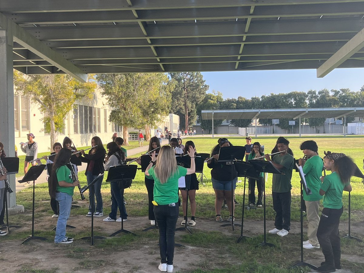 StaceyBenuzzi's tweet photo. Back to School Night last week @LindberghStemLB was an amazing way to connect with families and community partners! #TogetherWeRise https://t.co/j76SxeoLbM